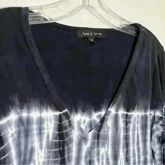KAREN BY KAREN KANE Black and white tie dye v-neck top | size medium - Picture 2 of 4